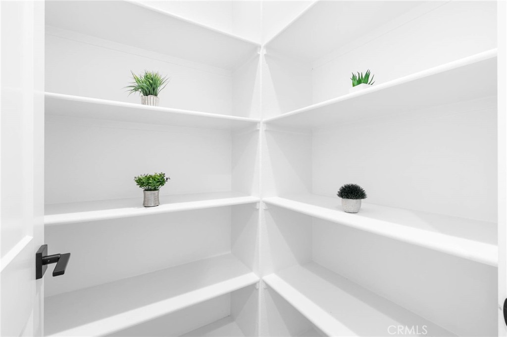 https://media.crmls.org/medias/2c7c7763-895f-40c9-b18f-70775533e7e1.jpg?preset=X-Large