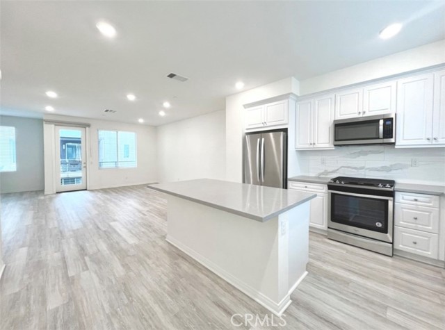 150 Unity, Irvine CA: https://media.crmls.org/medias/2c7df074-2495-4850-9623-861c726dab0e.jpg