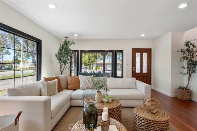 1122 Cranbrook Avenue, Torrance CA: https://media.crmls.org/medias/2c7f2798-08ea-4b16-916c-a29fb82c2f5b.jpg