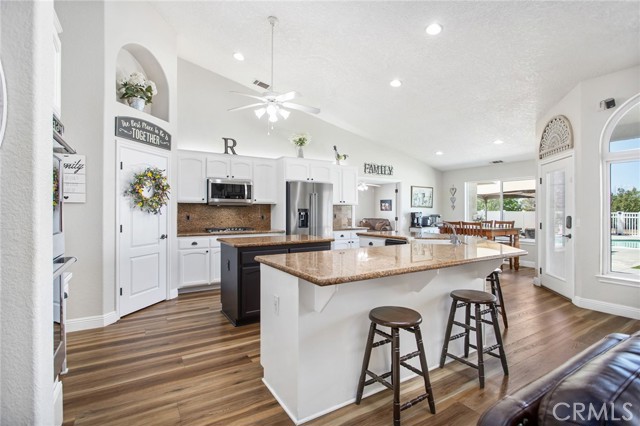 Detail Gallery Image 20 of 72 For 10978 El Centro Rd, Oak Hills,  CA 92344 - 4 Beds | 3 Baths