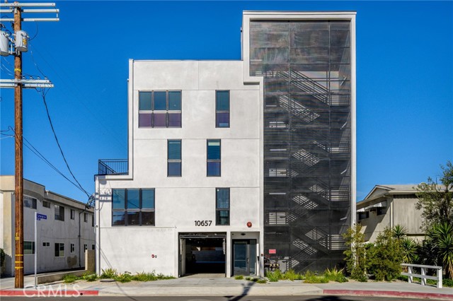 Detail Gallery Image 2 of 21 For 10657 Moorpark St #204,  North Hollywood,  CA 91602 - 2 Beds | 1 Baths