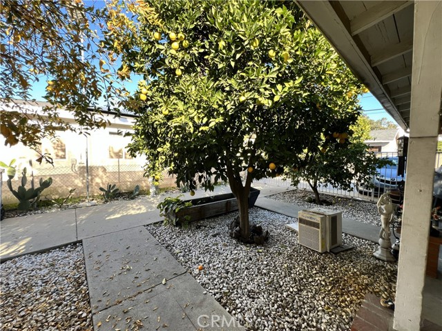 Detail Gallery Image 27 of 37 For 828 N Angeleno, Azusa,  CA 91702 - 4 Beds | 3 Baths