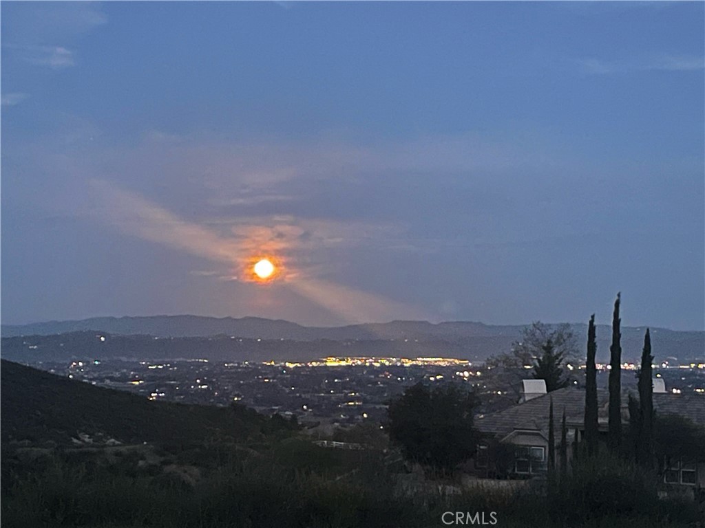 https://media.crmls.org/medias/2c819cae-3bbc-48e3-9cec-038a10ee9313.jpg?preset=X-Large