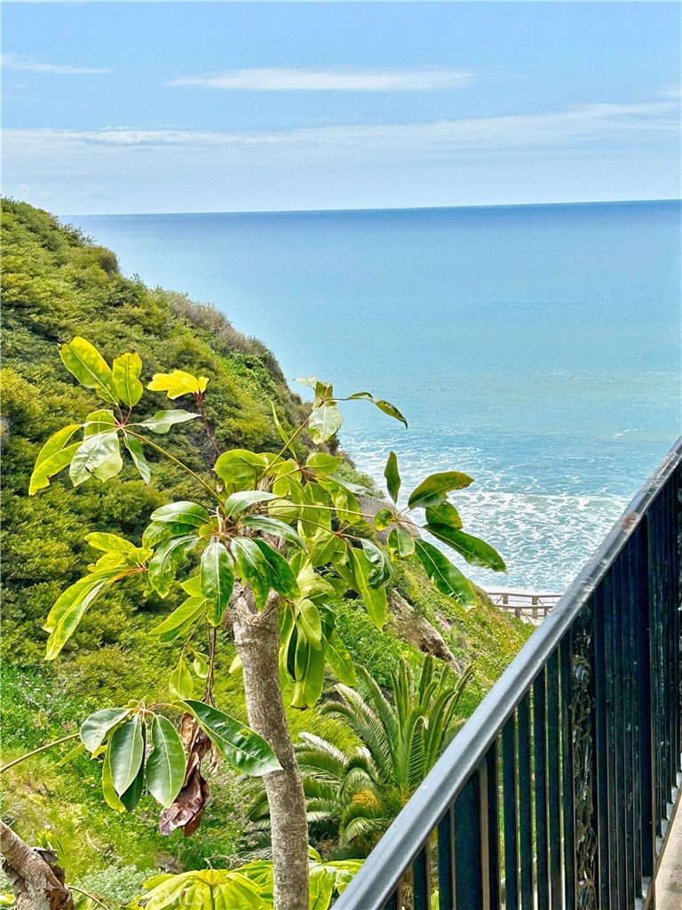 https://media.crmls.org/medias/2c81b9c6-c67f-4ae3-a170-1e38502b19bf.jpg?preset=X-Large