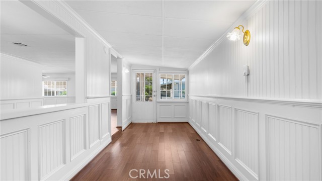1422 Rainbrook Way, Corona CA: https://media.crmls.org/medias/2c8215d7-f2cd-42a9-9016-2ce65d312697.jpg