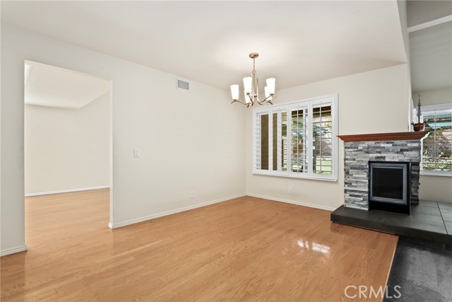 3919 Southhampton Road, Moorpark CA: https://media.crmls.org/medias/2c8285c3-529e-4ecb-9fe8-f8fa6b46f7d8.jpg
