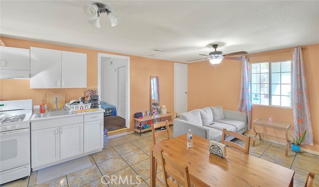 14104 Barrydale Street, La Puente CA: https://media.crmls.org/medias/2c82deae-bdc8-4c0b-9c75-00daa1640a16.jpg