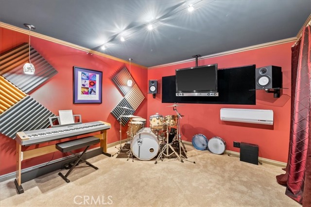 Music Studio/5th Bedroom