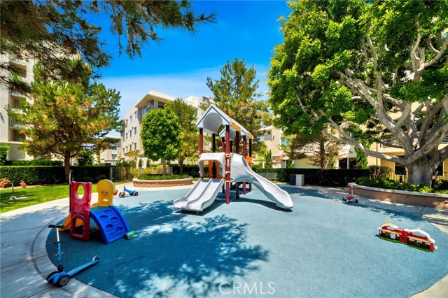 5325 Pacific Terrace, Hawthorne CA: https://media.crmls.org/medias/2c83f28d-ede4-4421-a932-f8452d4e530e.jpg