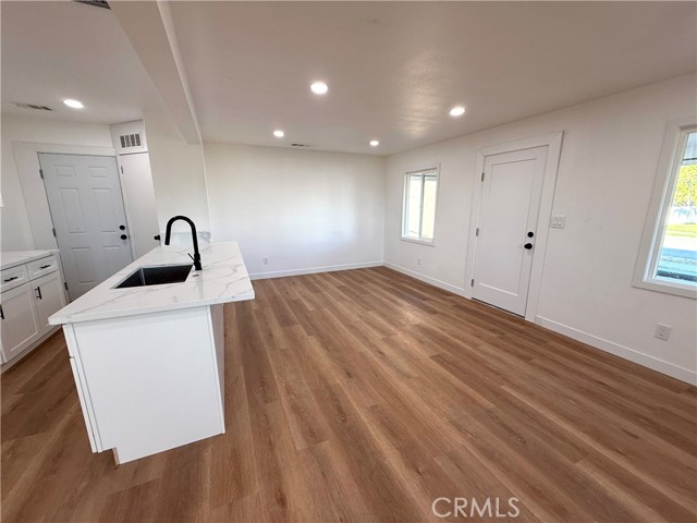 Detail Gallery Image 4 of 33 For 124 S Olive, Rialto,  CA 92376 - 4 Beds | 3 Baths