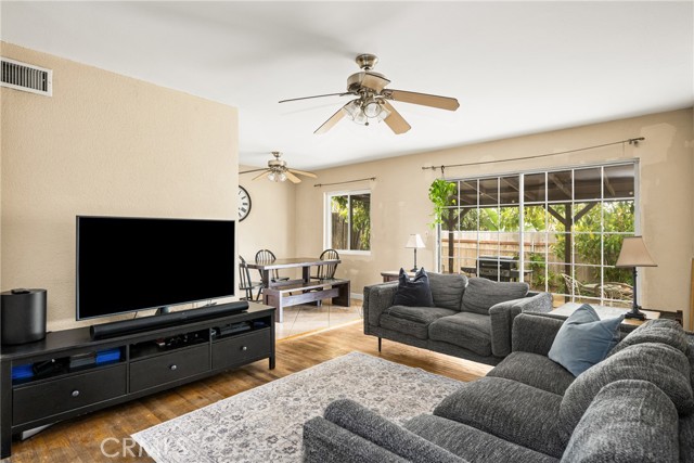 11137 Stamy Road, Whittier CA: https://media.crmls.org/medias/2c8457dc-b67e-4f7f-ae01-37f35bfb34d2.jpg