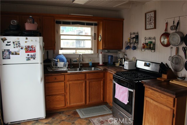 Detail Gallery Image 25 of 27 For 320 Metropole Ave #B,  Avalon,  CA 90704 - 3 Beds | 2 Baths
