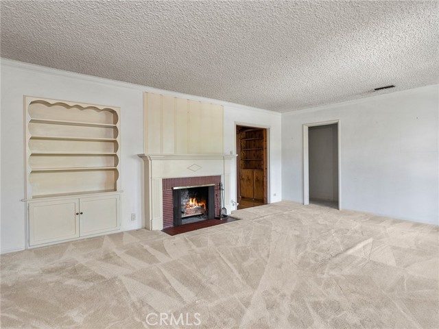 10348 Woodbridge Street, Toluca Lake CA: https://media.crmls.org/medias/2c855273-7d92-4154-ad5c-be4c83156778.jpg