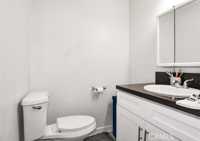 Detail Gallery Image 2 of 8 For 1811 W Glen Ave, Anaheim,  CA 92801 - – Beds | – Baths