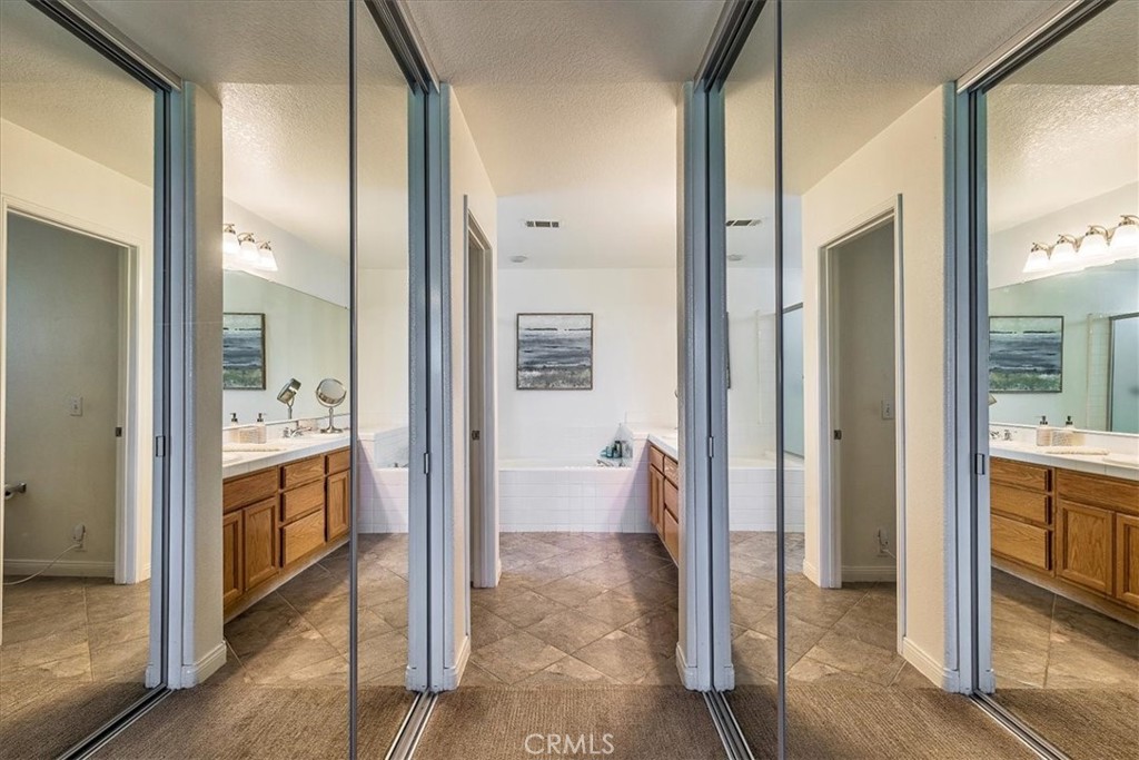 https://media.crmls.org/medias/2c86c287-22d0-4190-ae47-149d27007522.jpg?preset=X-Large
