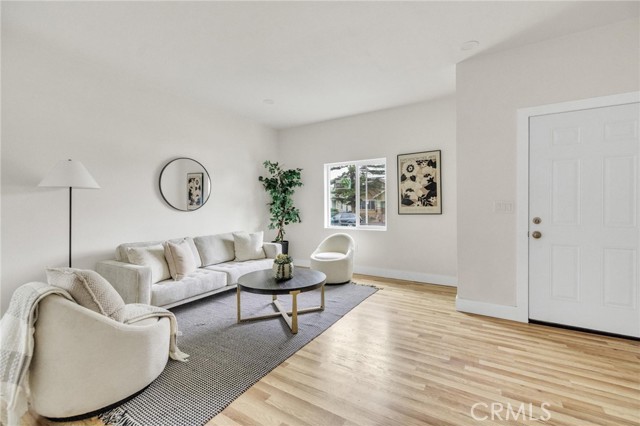 123 W 56th Street, Los Angeles CA: https://media.crmls.org/medias/2c86cbd5-a709-4bef-9eec-46bf6b29dd8a.jpg