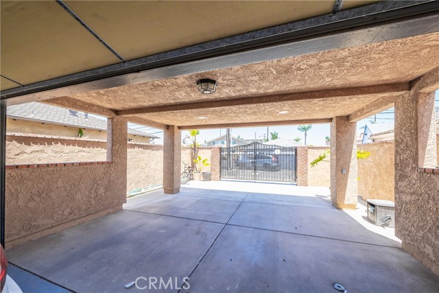 708 Main Street, Huntington Beach CA: https://media.crmls.org/medias/2c871745-4a75-43d0-a223-c97fac1c81f2.jpg