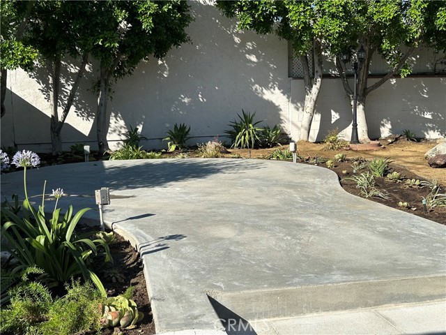 Detail Gallery Image 16 of 25 For 1741 Glenwood Rd, Glendale,  CA 91201 - 3 Beds | 2 Baths