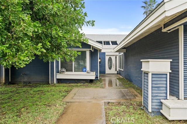 Detail Gallery Image 2 of 31 For 5810 Greens Dr, Riverside,  CA 92509 - 2 Beds | 2 Baths