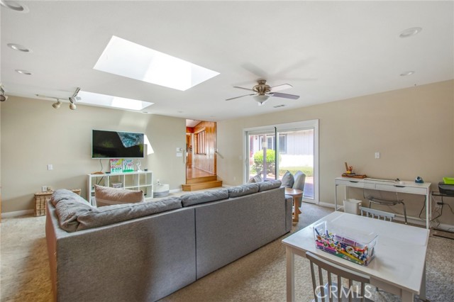 1951 Aliso Avenue, Costa Mesa CA: https://media.crmls.org/medias/2c887d04-10ff-4ee4-9967-03fd7c50fa3d.jpg