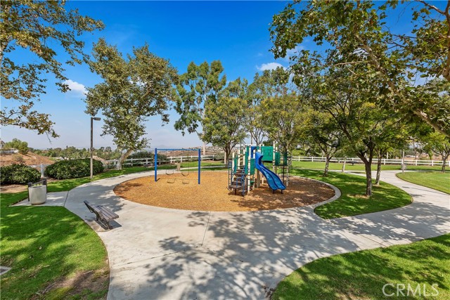 16462 Sun Summit Drive, Riverside CA: https://media.crmls.org/medias/2c8882cf-5f84-44cd-a840-747dfb3765e2.jpg