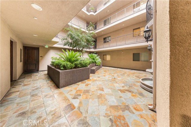 Detail Gallery Image 48 of 53 For 11218 Camarillo St #404,  Toluca Lake,  CA 91602 - 3 Beds | 3 Baths