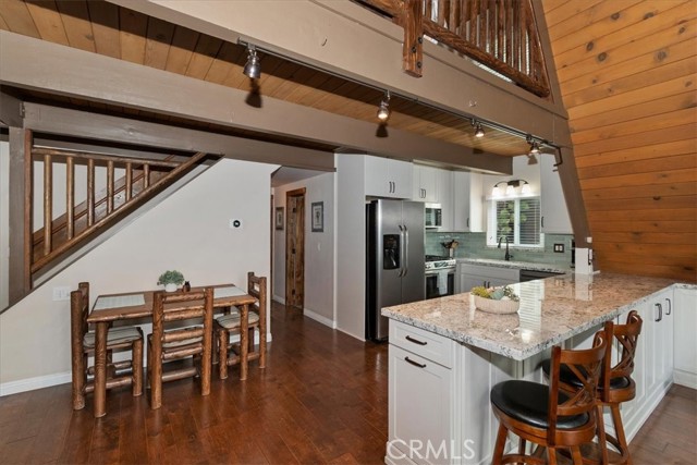 Detail Gallery Image 11 of 41 For 795 Bishorn, Lake Arrowhead,  CA 92352 - 3 Beds | 3 Baths