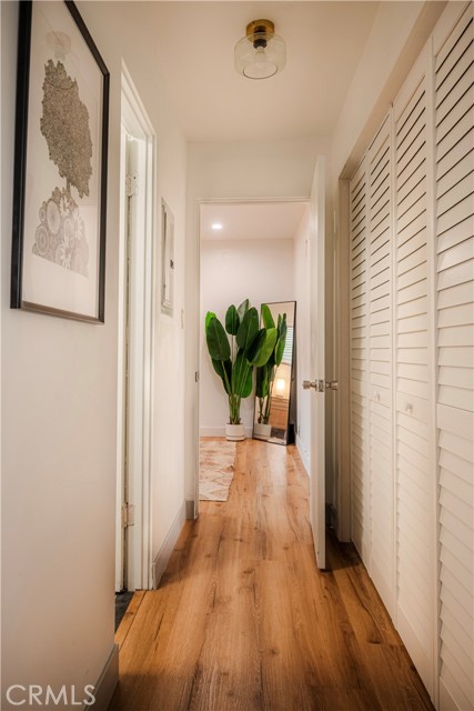 1187 E 3rd Street, Long Beach CA: https://media.crmls.org/medias/2c893930-4982-4aef-9964-726783b5ffbc.jpg