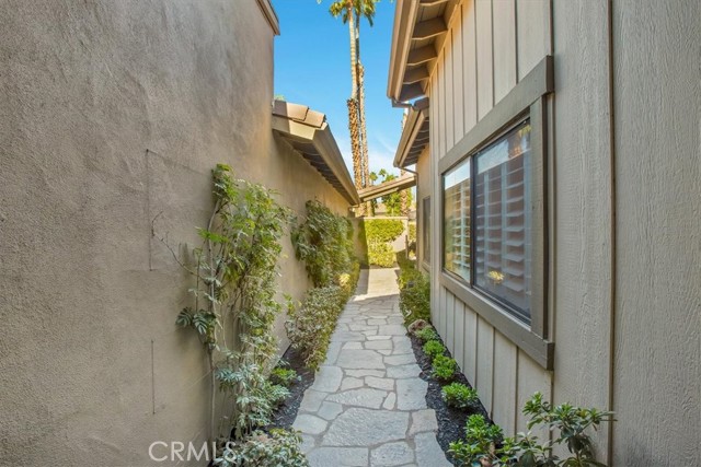 Detail Gallery Image 5 of 54 For 24 Lost River Drive, Palm Desert,  CA 92211 - 2 Beds | 3/1 Baths