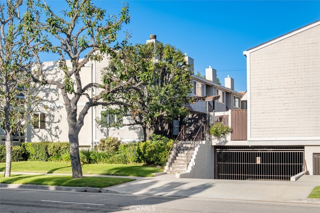 4230 Whitsett Avenue #4