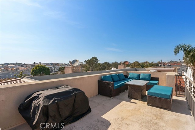 Detail Gallery Image 29 of 43 For 619 10th St, Hermosa Beach,  CA 90254 - 4 Beds | 3/1 Baths