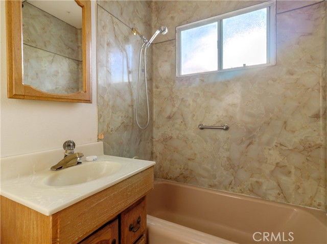Detail Gallery Image 12 of 27 For 8815 San Vicente, Riverside,  CA 92503 - 3 Beds | 2 Baths