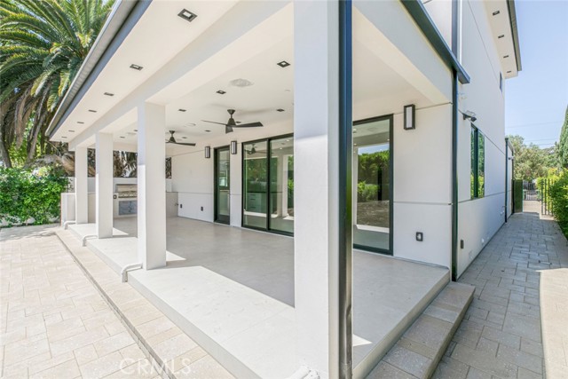 6426 Varna Avenue, Van Nuys CA: https://media.crmls.org/medias/2c8a8054-0546-4d6c-8ff0-3ecbe5325ee8.jpg