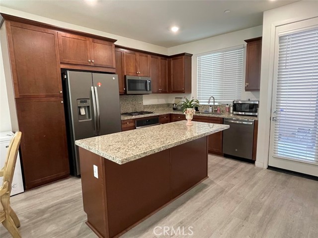 Detail Gallery Image 3 of 6 For 2263 Rose Garden Ct, Upland,  CA 91786 - 4 Beds | 3/1 Baths