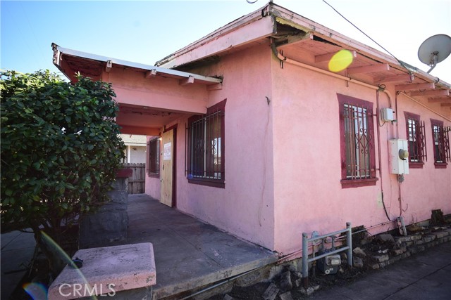 Detail Gallery Image 3 of 21 For 142 W 58th, Los Angeles,  CA 90037 - 2 Beds | 1 Baths