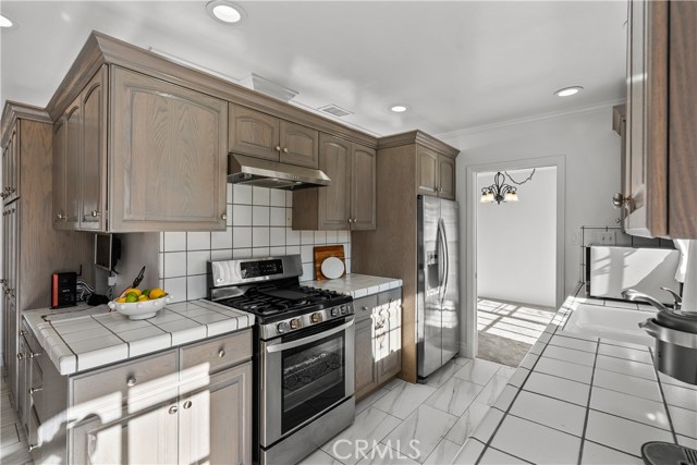 10625 Valjean Avenue, Granada Hills CA: https://media.crmls.org/medias/2c8ae651-083d-42e3-aeed-e1ffdc51917e.jpg