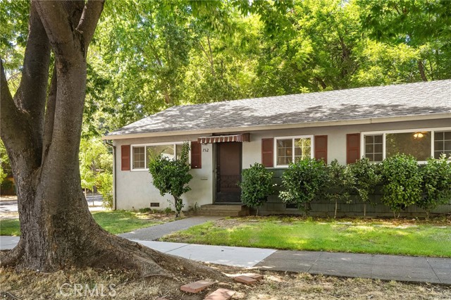 752 E 6th Street, Chico CA: https://media.crmls.org/medias/2c8b008d-b8e5-4ba3-8688-57aba9d14d87.jpg