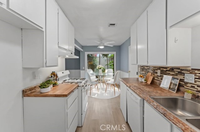 Detail Gallery Image 5 of 25 For 1317 via Santiago #C,  Corona,  CA 92882 - 2 Beds | 1/1 Baths