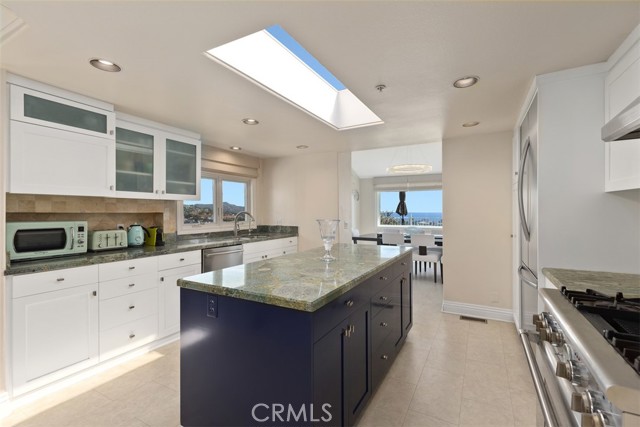 Detail Gallery Image 9 of 39 For 24448 Alta Vista Dr, Dana Point,  CA 92629 - 5 Beds | 3/1 Baths