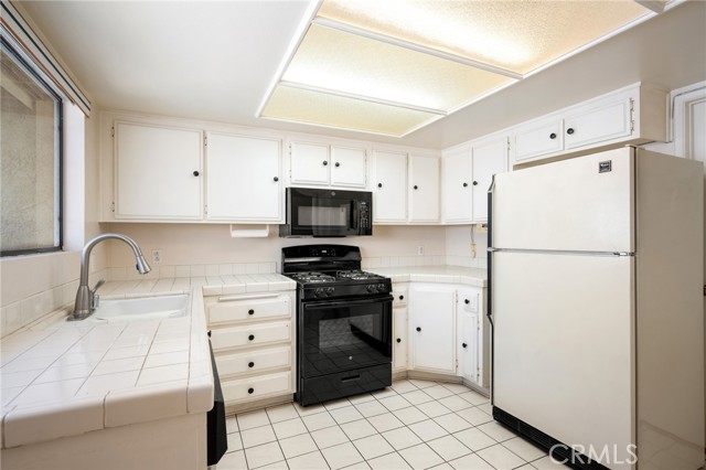 Detail Gallery Image 10 of 26 For 714 N Howard St #C,  Glendale,  CA 91206 - 2 Beds | 2/1 Baths