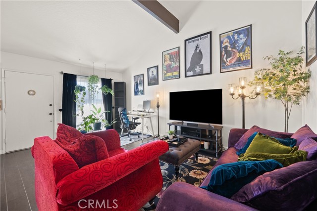 Detail Gallery Image 3 of 43 For 13144 Bromont, Sylmar,  CA 91342 - 2 Beds | 2 Baths