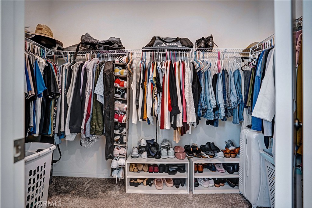 https://media.crmls.org/medias/2c8d5b33-3cf3-4776-a91d-89f5d671d5a0.jpg?preset=X-Large