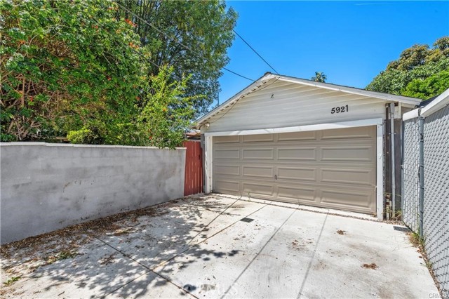5919 - 5921 Cantaloupe Avenue, Valley Glen CA: https://media.crmls.org/medias/2c8dcda6-0991-4427-8765-8eec667f7cef.jpg