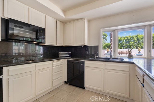 Detail Gallery Image 30 of 68 For 2030 Leeward Ln, Newport Beach,  CA 92660 - 4 Beds | 3/1 Baths