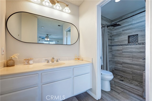 818 Live Oak Place, Corona CA: https://media.crmls.org/medias/2c8edb54-488b-4f4e-a5df-aeacee2e2fd8.jpg