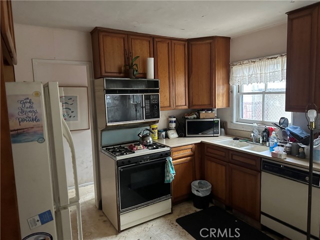 4058 Bledsoe Avenue, Culver City CA: https://media.crmls.org/medias/2c8f7bae-9552-4107-8f40-e2b021f3d0fd.jpg