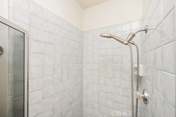https://media.crmls.org/medias/2c8f8bef-43f8-423a-b1a7-5fa4e0b3e6c5.jpg?preset=X-Large