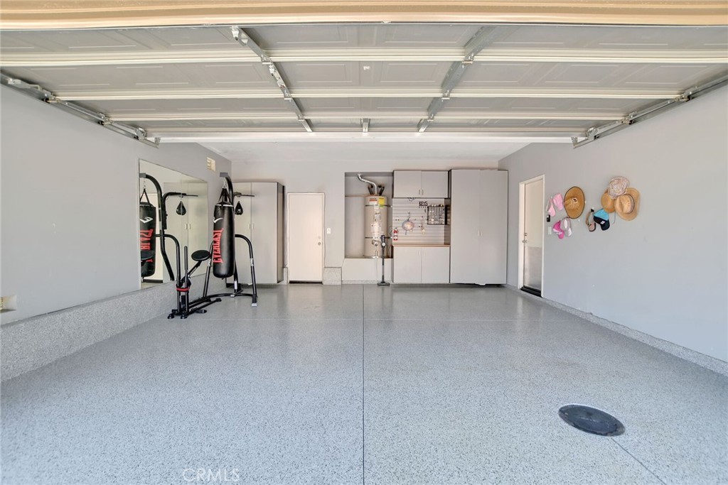 https://media.crmls.org/medias/2c8fd77f-76a6-4534-b72d-b666df52d299.jpg?preset=X-Large