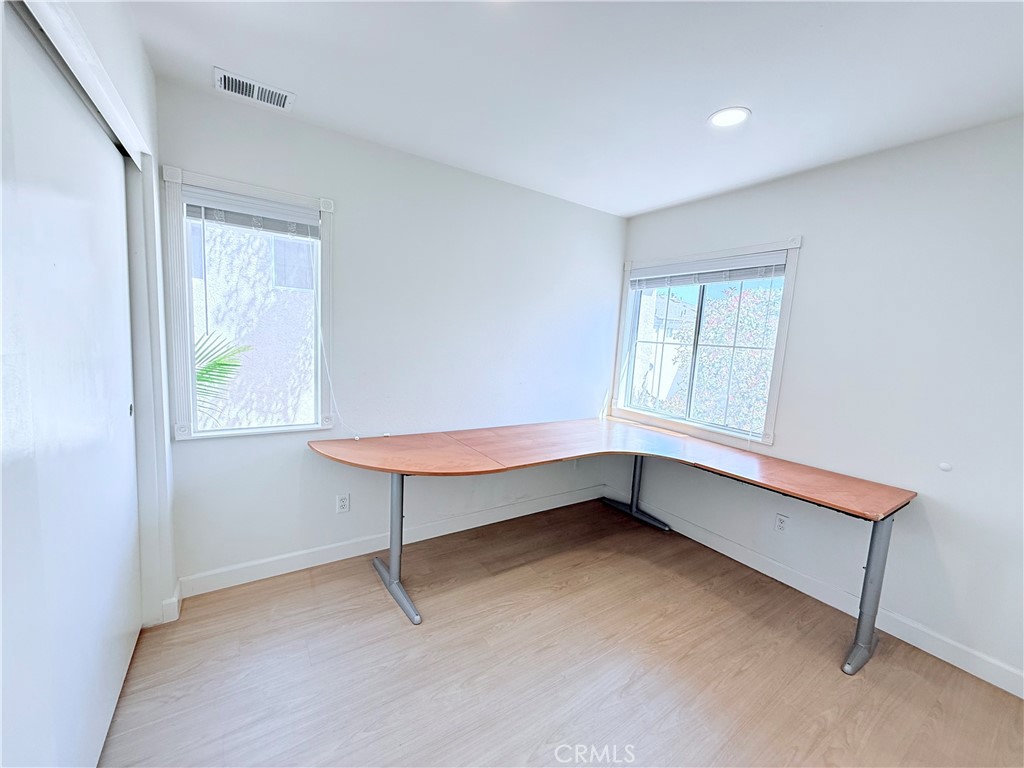 https://media.crmls.org/medias/2c914bfc-eeaf-48bd-855b-aa62b41732c4.jpg?preset=X-Large