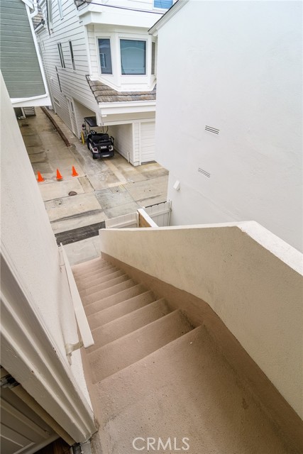 320 1/2 Coral Avenue, Newport Beach CA: https://media.crmls.org/medias/2c917c89-cddb-4a94-b209-db3737b2cbd4.jpg
